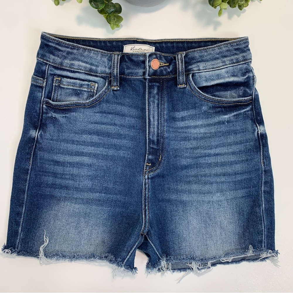 KanCan Women’s Kurvy Signature Distressed Denim Shorts Size 28